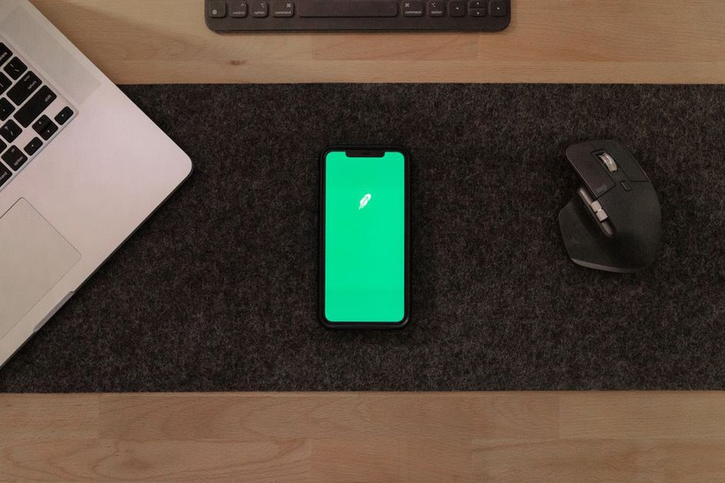 коэффициенты ставок на экране смартфона