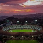 стадион на закате с яркими прожекторами