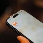 приложение для ставок на экране смартфона