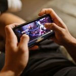 приложение для ставок на экране смартфона