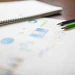 Таблица показателей и заметки перед футбольным матчем