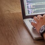 редактор группирует спортивные темы в рабочей таблице